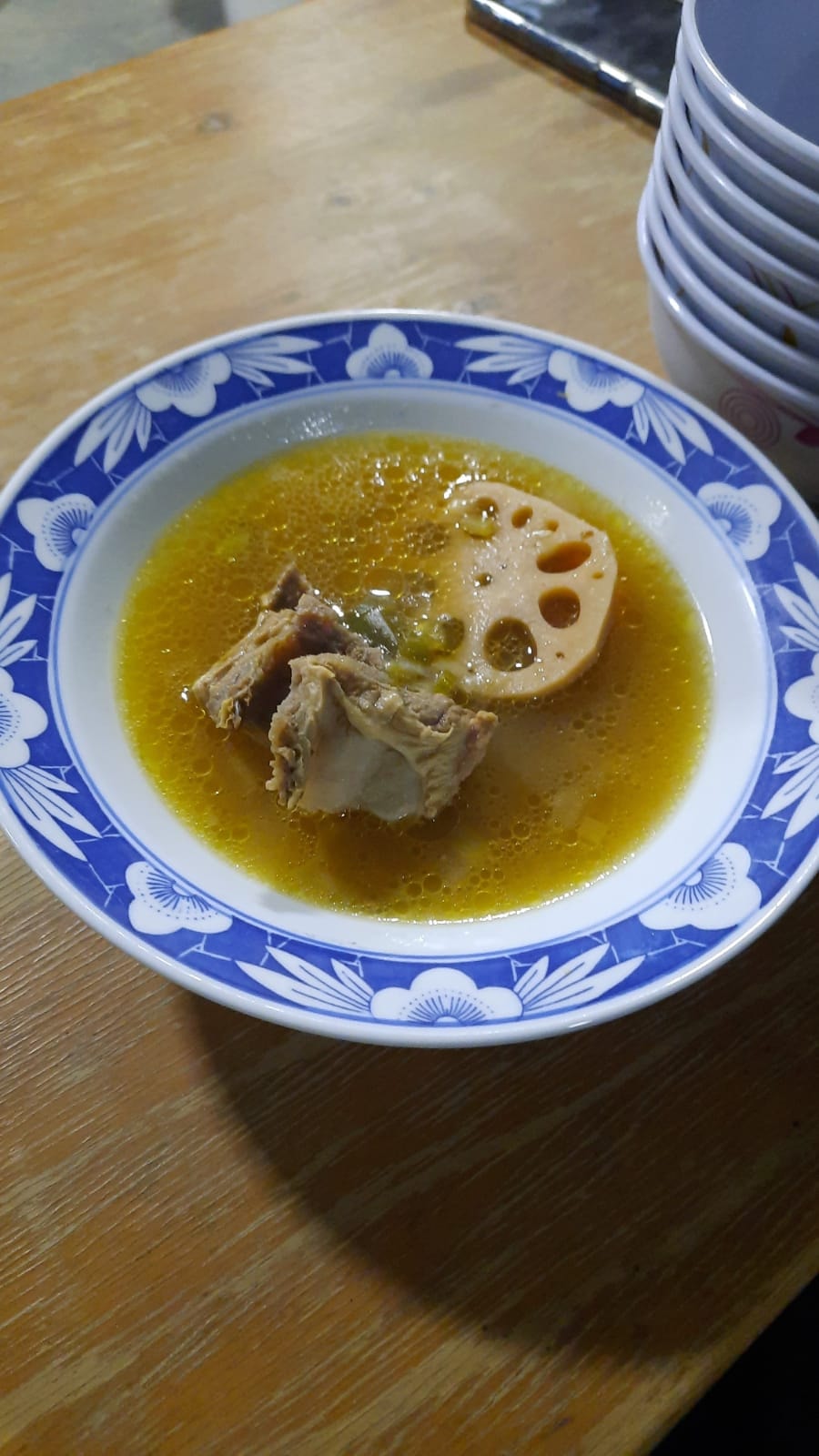sopa de raiz de loto